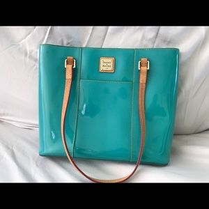 Dooney & Bourke patent tote